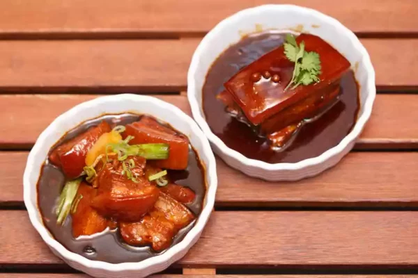 Vergleich Rote geschmorter Schweinebauch 红烧肉 - Dongpo Rou 东埔肉