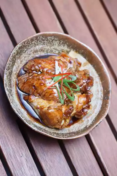 Sanbeiji 三杯雞 - Drei Tassen Hühnchen