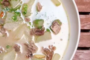 Suppe in den Schüssel - Guten Appetit - Entensuppe mit Wintermelone Rezept 冬瓜鸭骨汤食谱