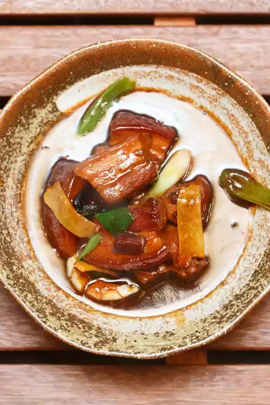 Rot geschmorter Schweinebauch 红烧肉