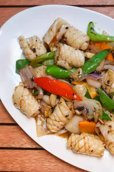Tintenfisch mit schwarzen Bohnen - 豉椒炒魷