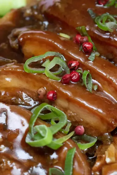 Geschmorter Schweinebauch 梅菜扣肉