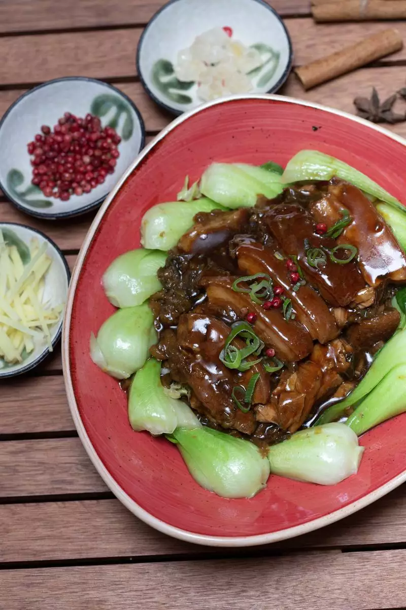 Geschmorter Schweinebauch 梅菜扣肉
