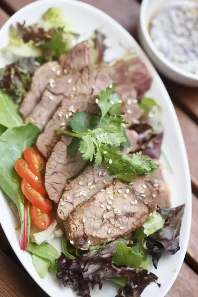Rindfleisch in Meisterbrühe gekocht 滷水牛肉