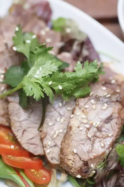Rindfleisch in Meisterbrühe gekocht 滷水牛肉