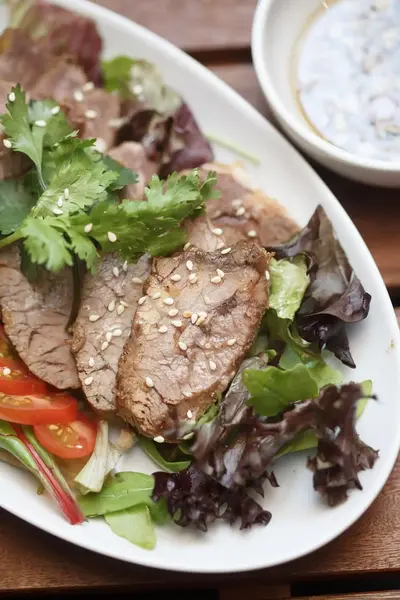 Rindfleisch in Meisterbrühe gekocht 滷水牛肉