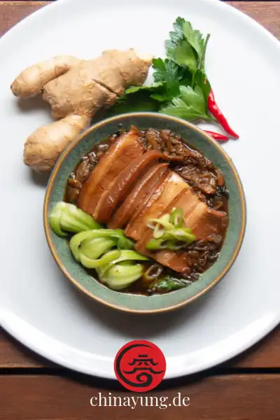 Dim Sum geschmorter Schweinebauch mit eingelegtem Senfkohl 梅菜扣肉