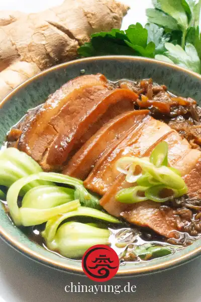 Dim Sum geschmorter Schweinebauch mit eingelegtem Senfkohl 梅菜扣肉